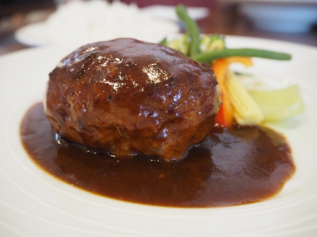 煮込みハンバーグ